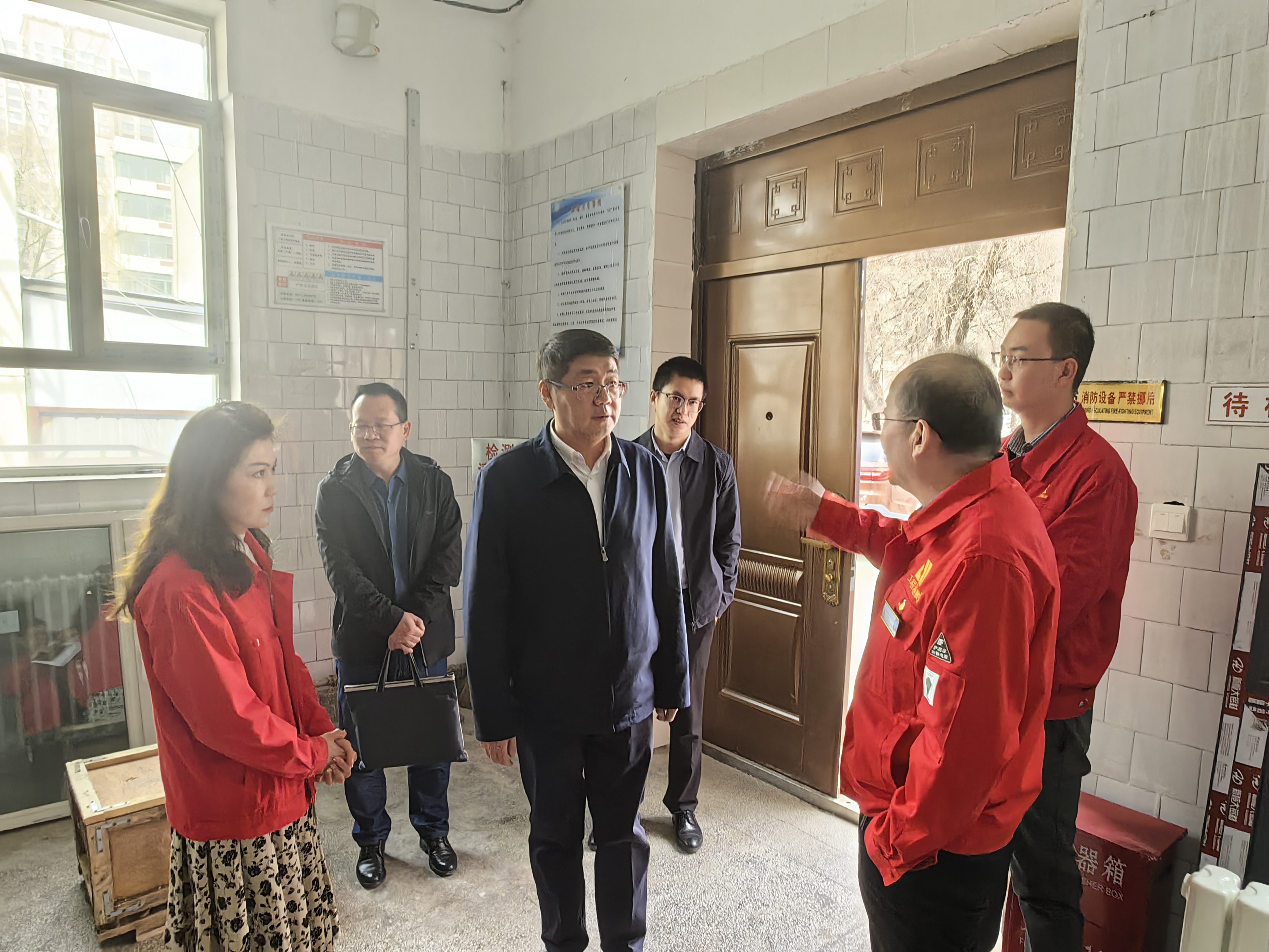 14-建设厅吴厅长指导工作3.jpg 14-建设厅吴厅长指导工作3.jpg